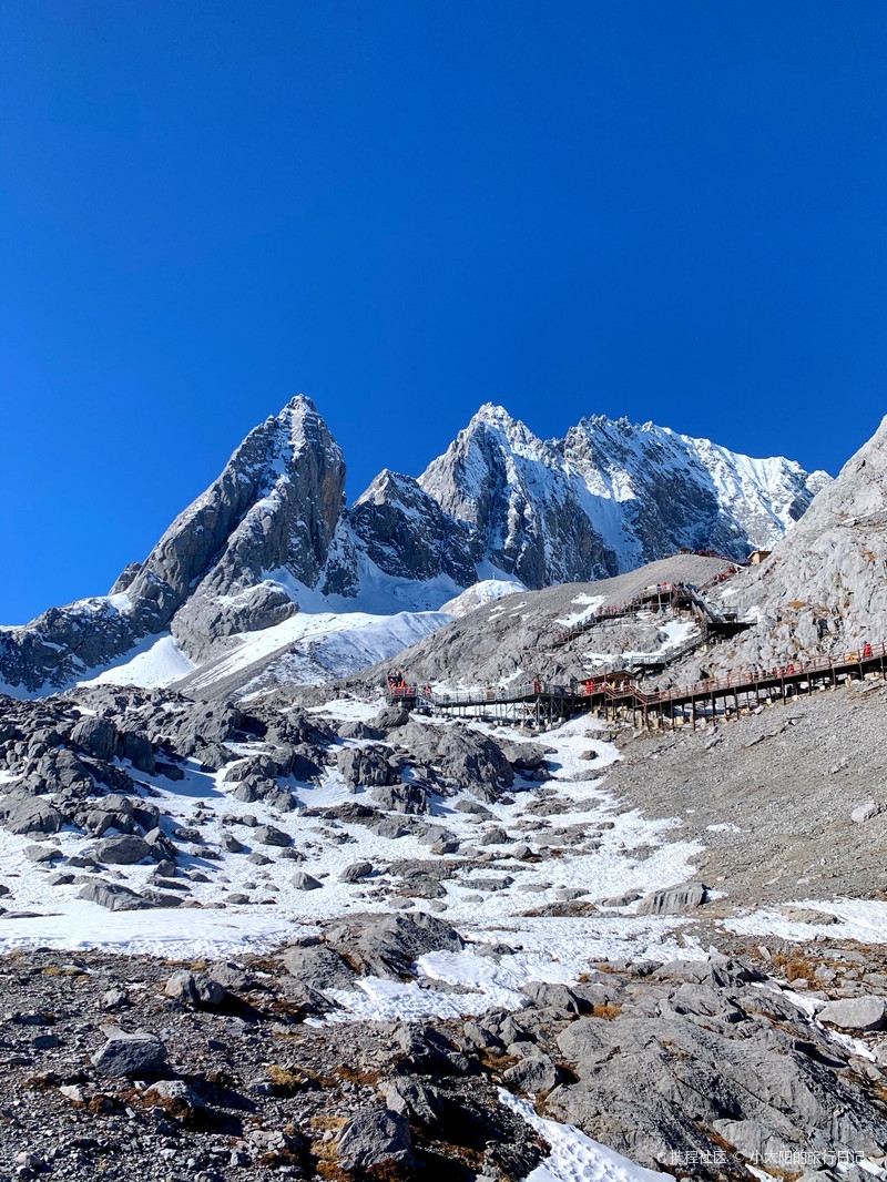 玉龙雪山海拔(玉龙雪山海拔五千米，索道能到达四千米，却为何一直无人登顶？)