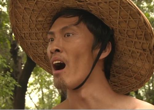 他北漂跑龙套演尸体,因穿丝袜跳舞出名,今两登春晚一夜爆红