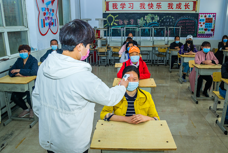 高三学生精心设局，高考后举报老师补课，结局却意外“反转”