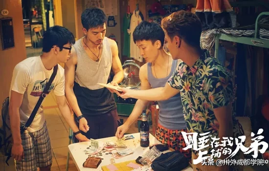 复刻电影画面！快夸四川外国语大学成都学院的这波神操作