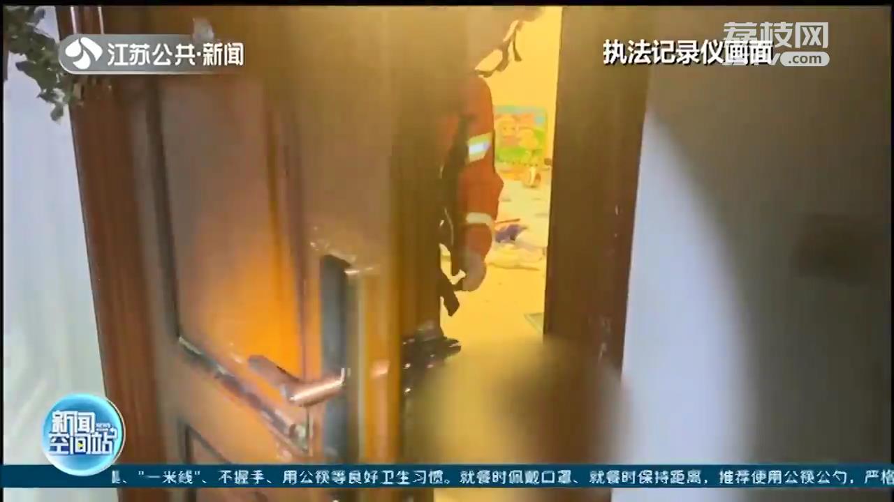 宿迁一男童被独自留家中，误触密码锁被反锁 消防空中缓降救援