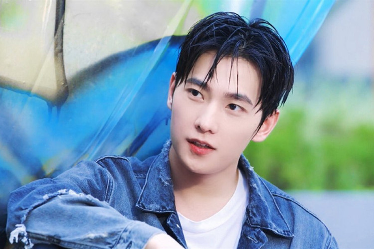 洪剑涛才是初代军艺校草？深入人心的钱掌柜，差点出演“贾宝玉”