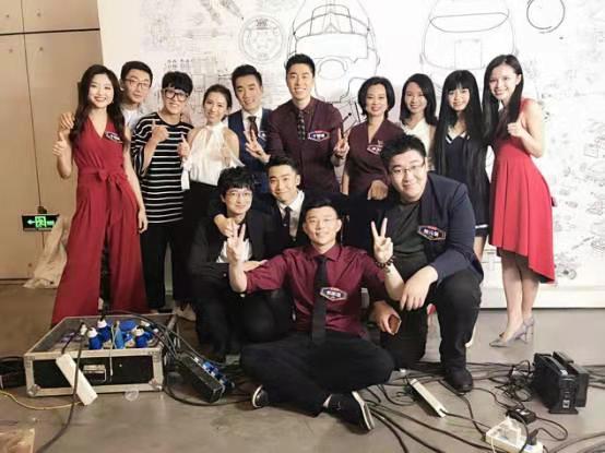 忍痛亲手撕下母亲被晒伤的头皮，女孩一夜长大，终成哈佛学子