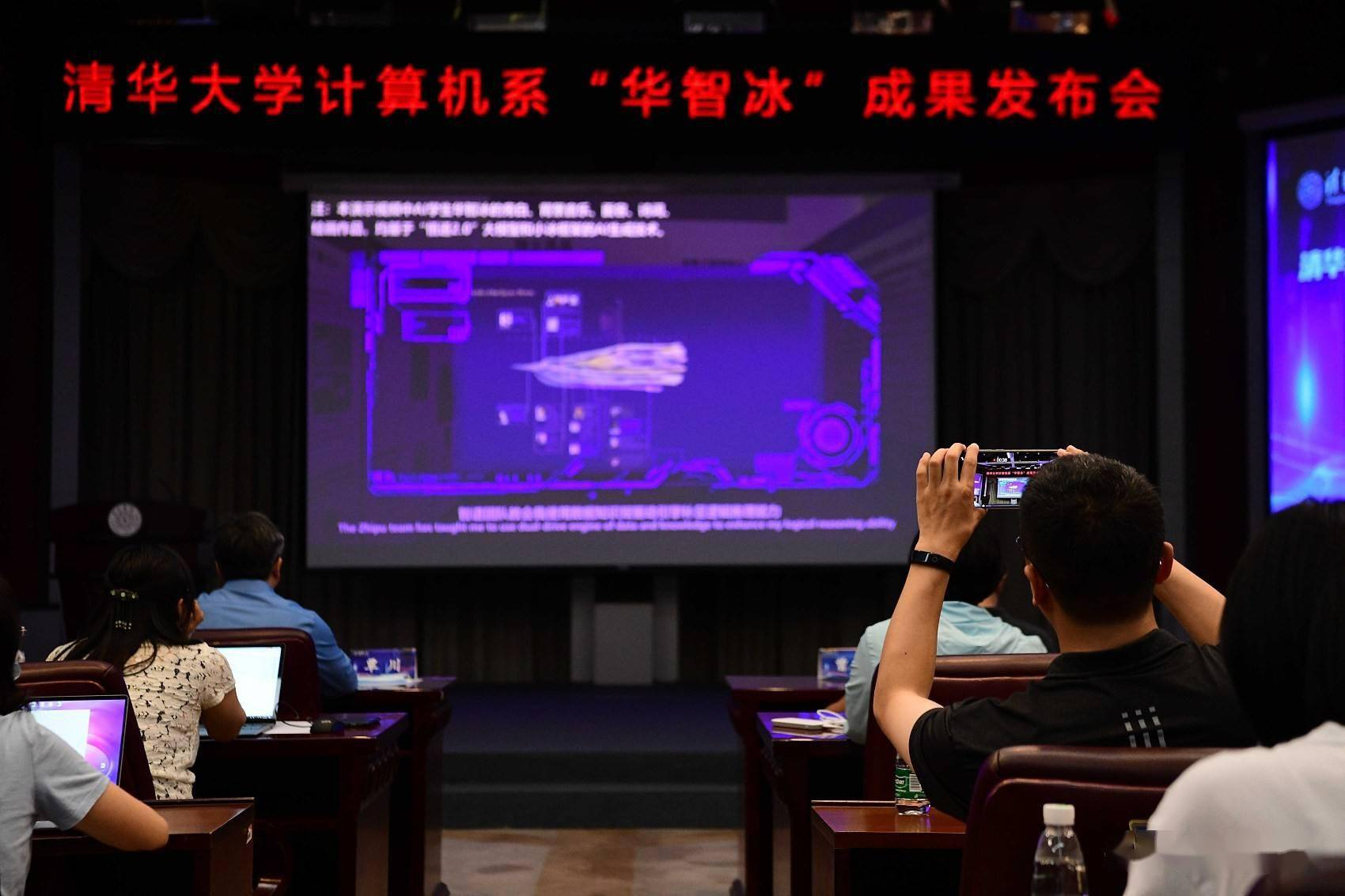 会唱歌，会画画，清华AI学生华智冰火了，未来她能当虚拟女友吗？