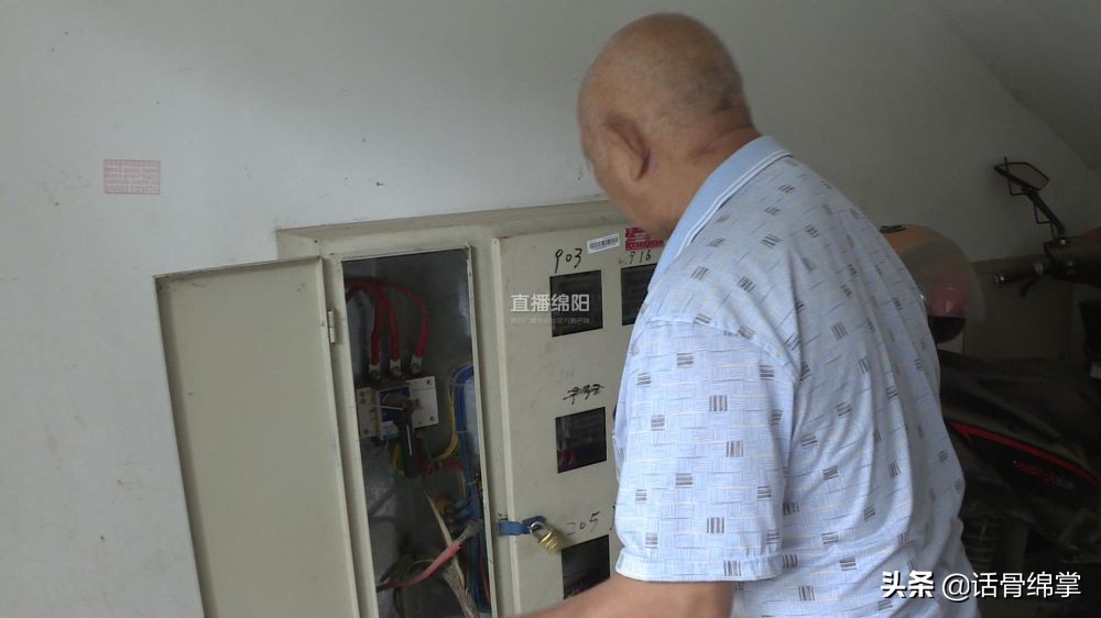 雅苑不“雅”：主电缆裸露地面 安全隐患大