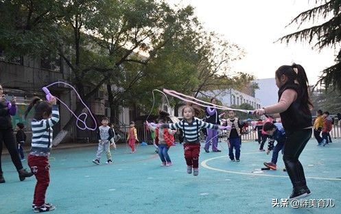 医生表示，这些骨骺线闭合的前兆，为家长敲响身高警钟