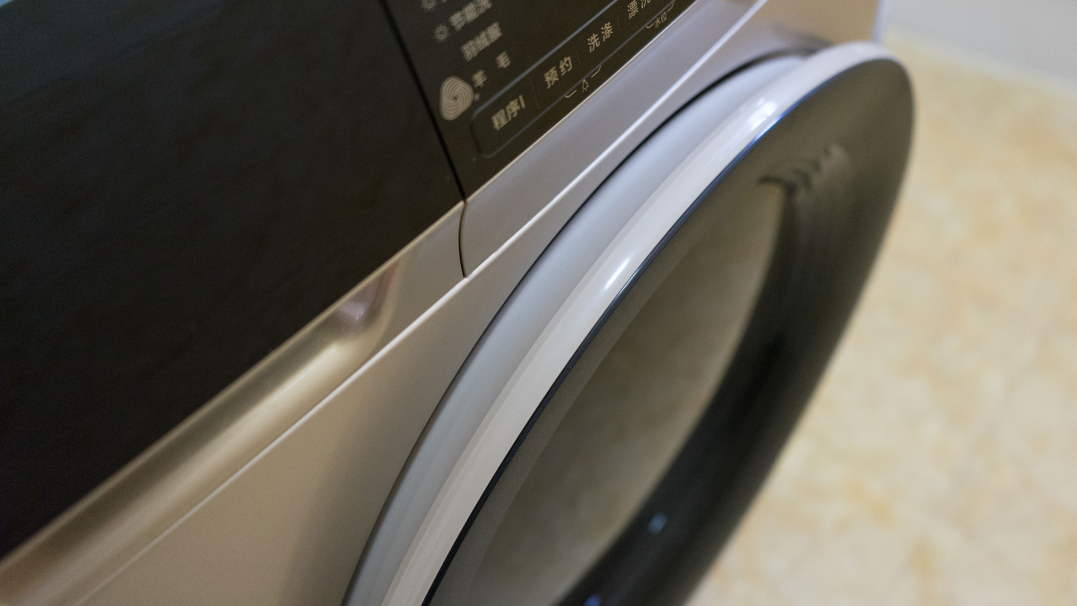 自动洗衣黑科技，小天鹅全自动滚筒洗烘一体洗衣机