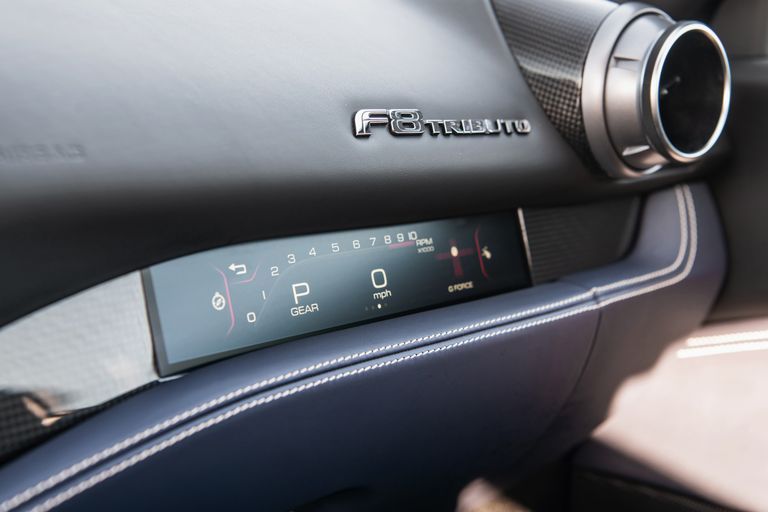 跃马 V8 终章：试驾法拉利 F8 Tributo