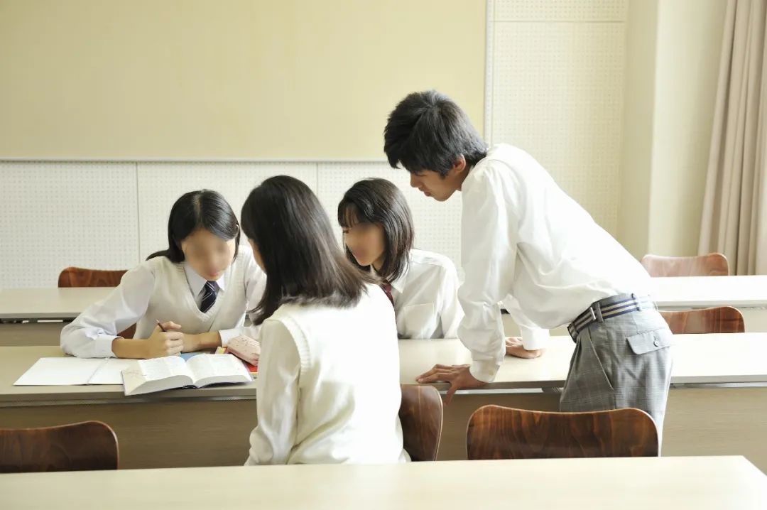 高考经济学：有人赚上百万，有人花几十万