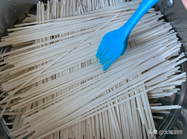 蒸挂面怎么做好吃又简单（2个技巧教你做河南蒸面）