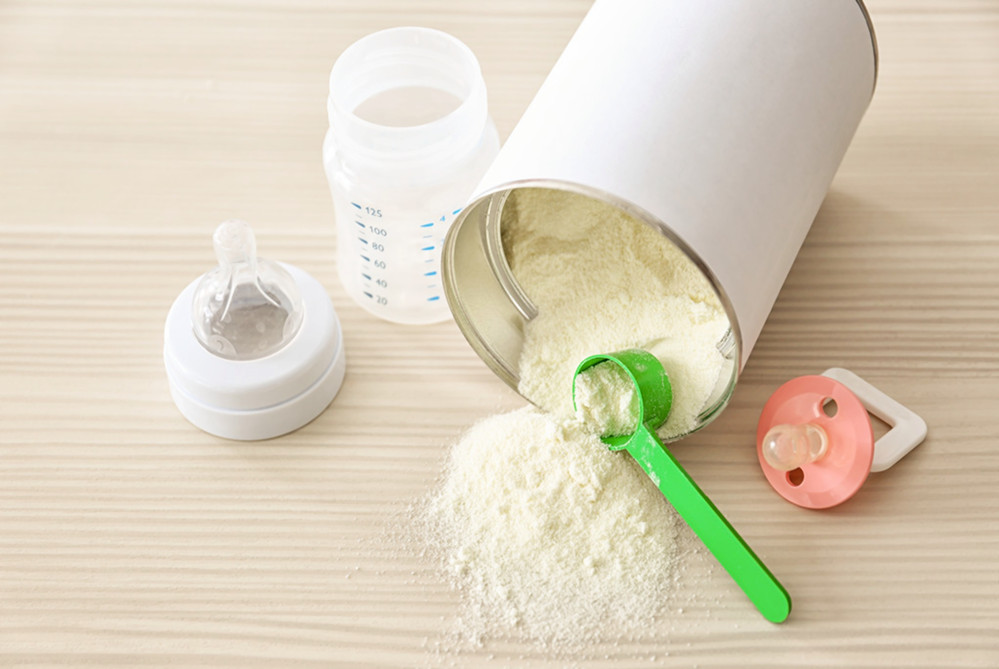 配方奶宝宝喝到这个岁数最科学,至于牛奶,宝妈还是要谨慎提供