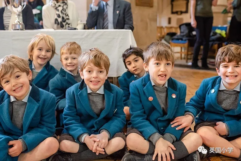 英国各界名流以及名流的孩子，都去了哪些私立学校？