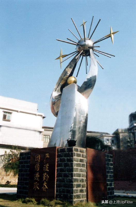 校园雕塑，当代大学生的快乐源泉！