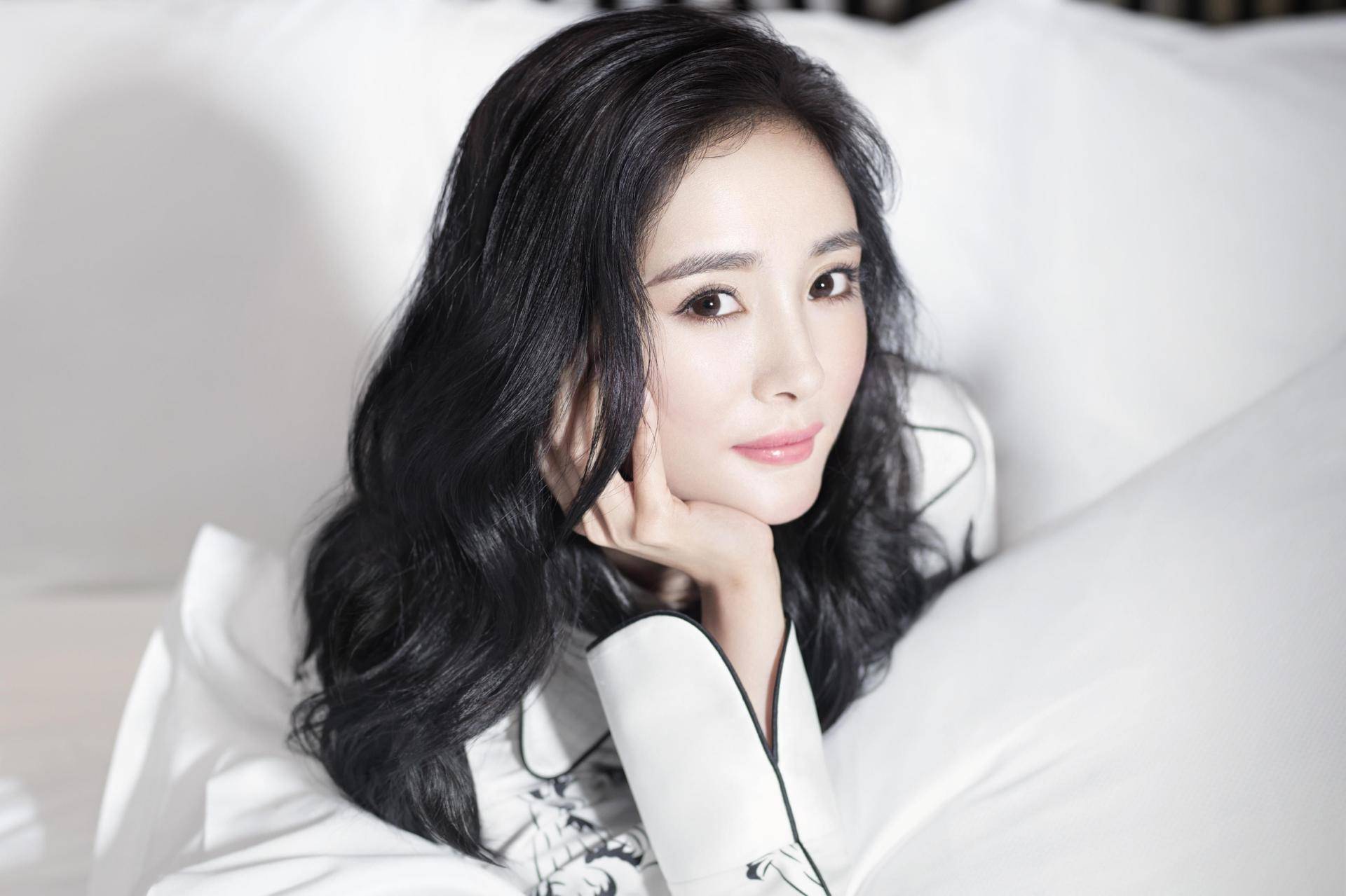 杨幂的黑料比作品还多，是怎么成为商业和演技并存的女演员