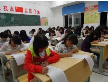 高考试卷出现“神仙字体”，字迹堪比印刷体，让阅卷老师赞叹不已