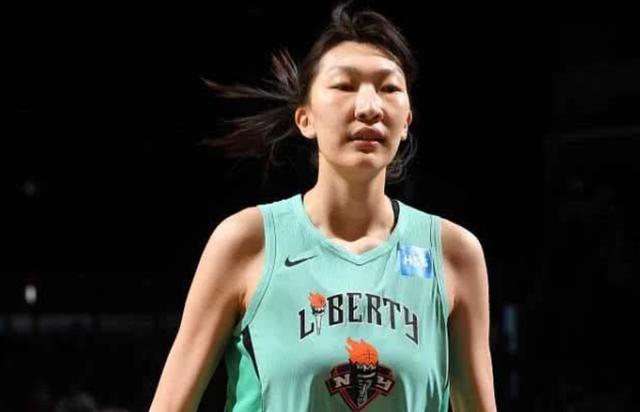 wNBA最厉害的是谁(牛！19岁中国中锋WNBA首秀，轰全场最高分，美国观众为她呐喊)