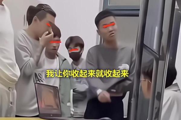 继张美玉之后，高校又出现“花臂男”嚣张查寝，进门要收学弟电脑