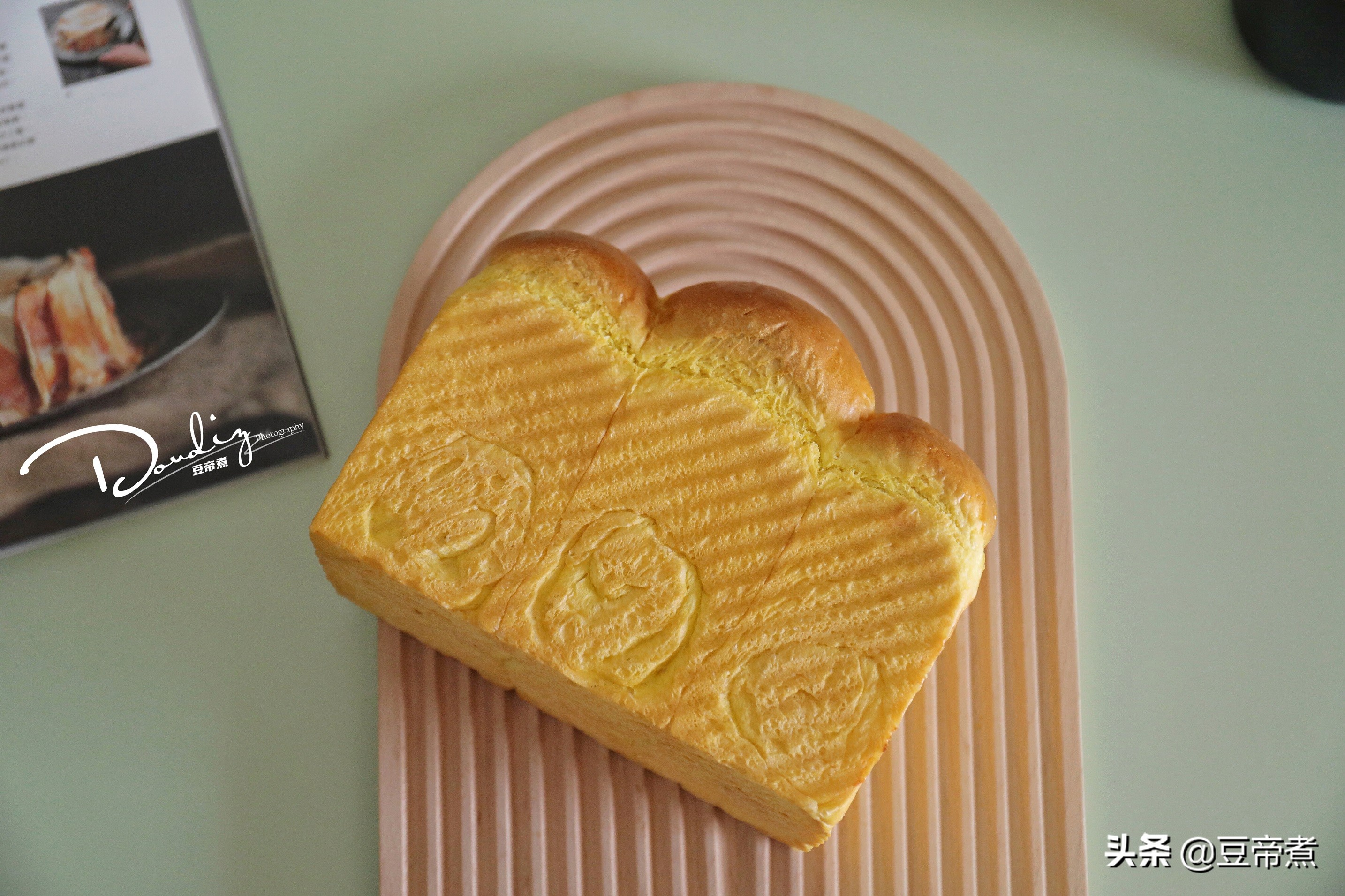 明天的早餐准备好了，用半个老南瓜搭配面粉做成了吐司，味道真好