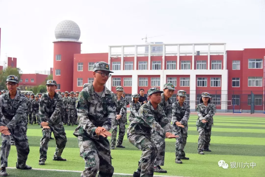 银川六中举行2019级高一新生军训汇报表演暨总结表彰大会