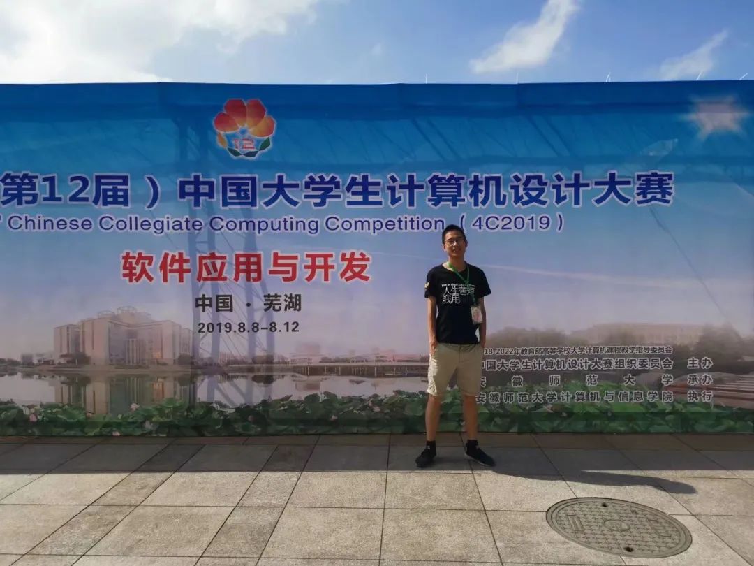 湖北男神学霸：名校出身，大学就当上班主任，国家奖学金拿到手软