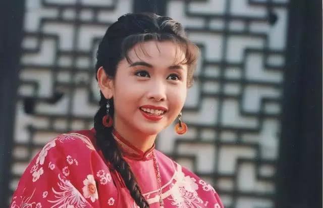 脱下的衣服难穿上！6位一脱成名的女星，无尽的争议下好多已息影
