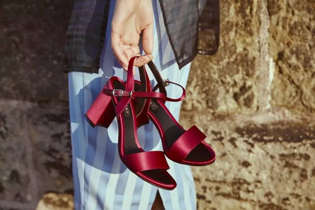 “中国鞋业第一股”星期六：卡位“网红”后，悄悄拿下22亿营收