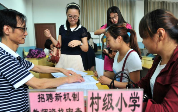 多地中小学现“教师荒”，系统却显示已经超编，在编老师都去哪了