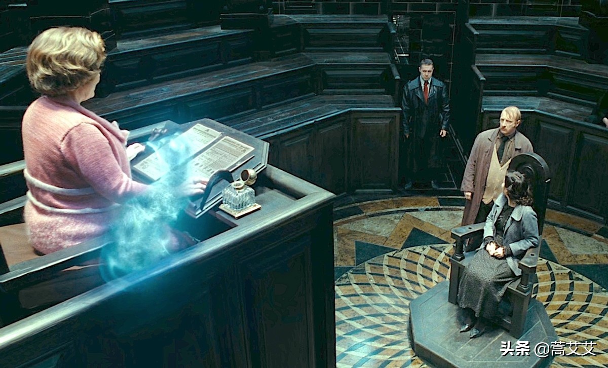 多洛雷斯•乌姆里奇：《哈利波特》里最让人讨厌的角色，没有之一