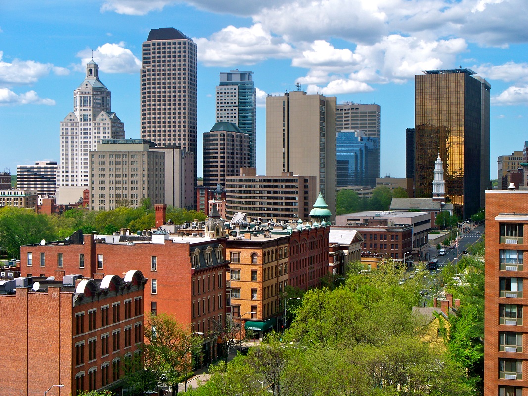 按总人口计算,只有一个城市跻身美国前10名,亚利桑那州的首府凤凰城有