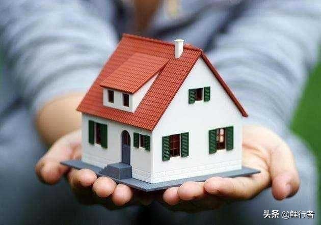 银行按揭贷款70万，分30年还清，每个月需要还多少钱？