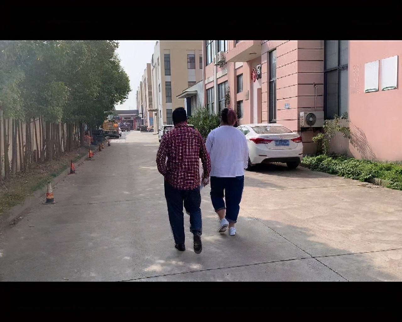 事发扬州！某传媒公司签约17岁女生做主播，辞职后竟要倒贴一万