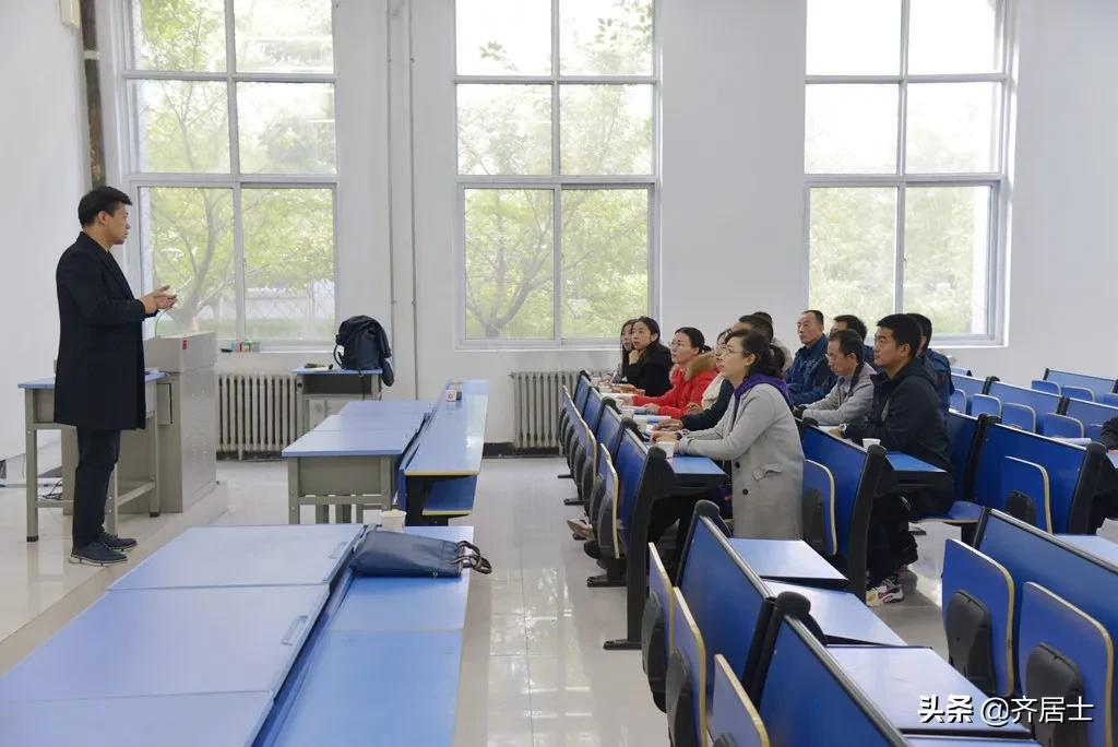 兰州市教育专家团队来华亭一中开展高考备考研讨交流活动