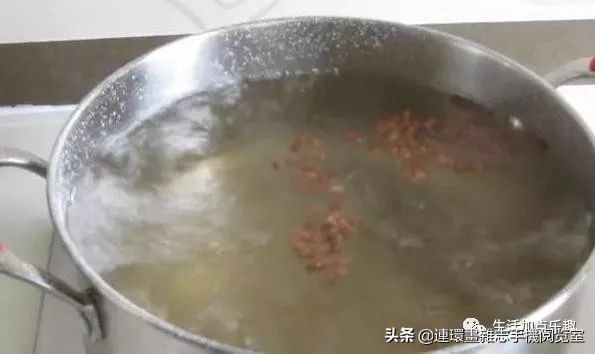 原来腌咸鸭蛋这样容易，照这个做法配方来做，咸蛋鲜黄流油