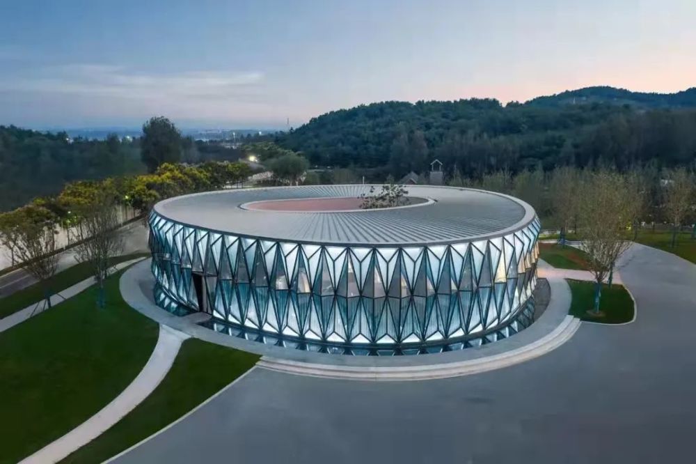 原來，融創這么做文旅小鎮