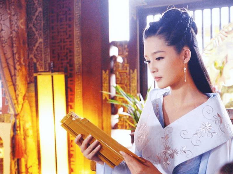 丁姓吟诗难尽兴，韵脚平仄苦追寻。