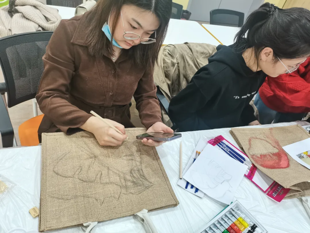 人人都是DIY小神手!“改造麻布包”成企业团训热点体验课