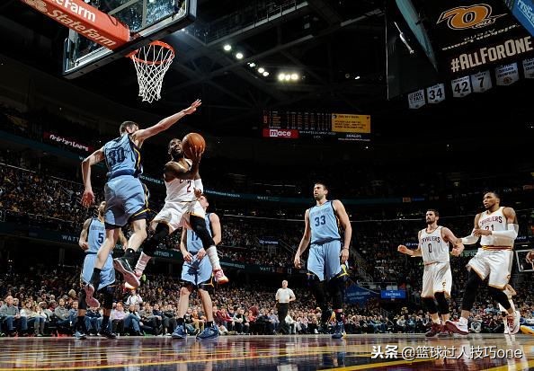 为什么nba有那么多拉杆(NBA历史7大拉杆狂魔：乔丹换手只能排第2，科比拉杆躲过4人封盖)