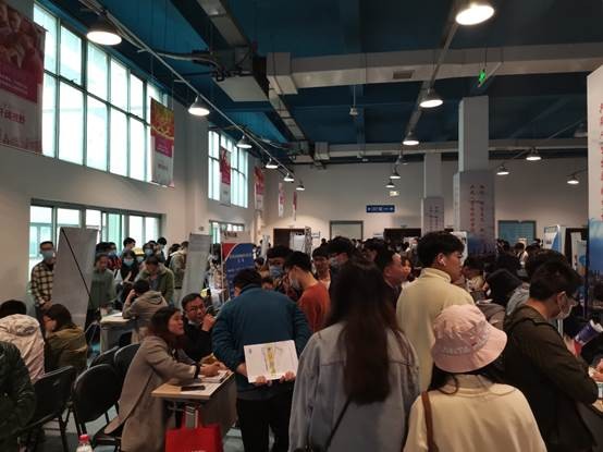 火了！一个月内，四川这所大学上演5场“抢人大战”！