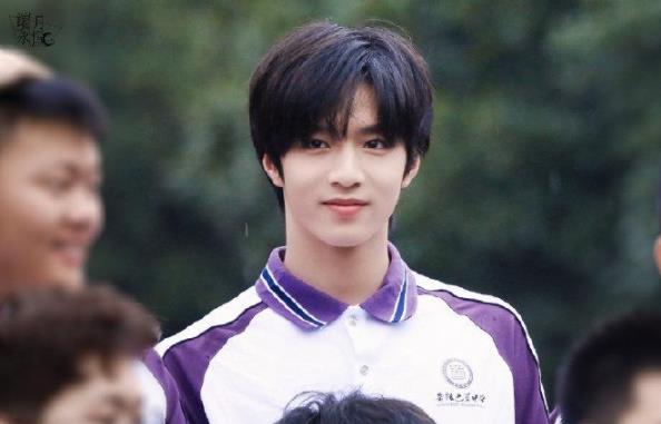 时代少年团刘耀文，陷入“升学”风波，被调侃巴蜀中学一日游