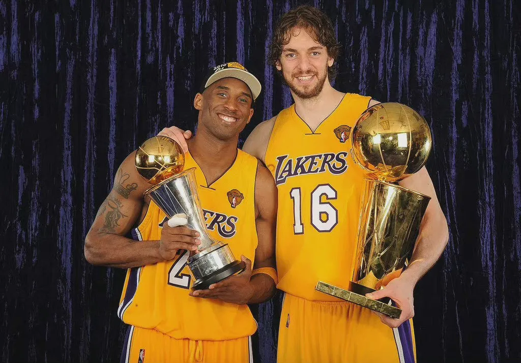 加索尔怀念科比泪洒发布会加索尔悼念科比