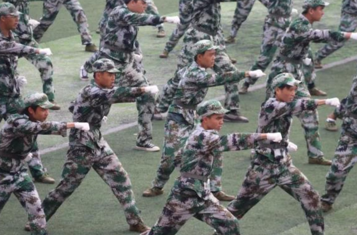 已成传统的军训，如今却备受大众质疑，“变了味”的军训意义何在