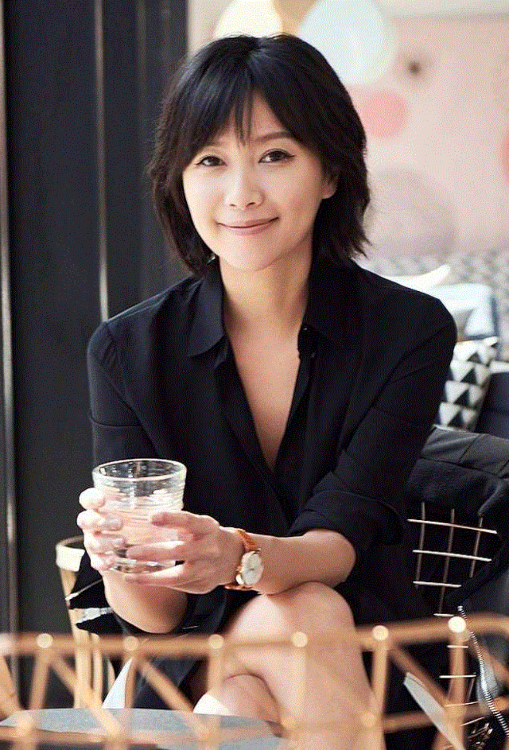 人前清纯女，人后却疯狂，这6位情史劲爆的女明星，令人一言难尽