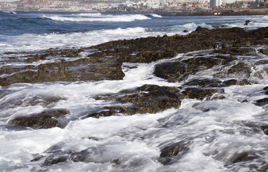 大海为何会受月球的影响而涨潮退潮?退潮时,海水会去哪里?