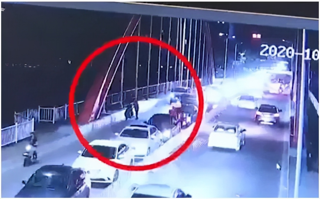 “酒后推车”算酒驾吗？女子酒后推车回家，交警：不违法但缺德