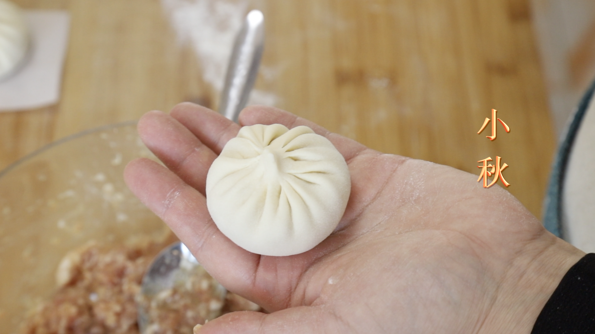 灌汤包的正宗做法（只要记住这个小窍门皮薄透亮汤汁饱满）
