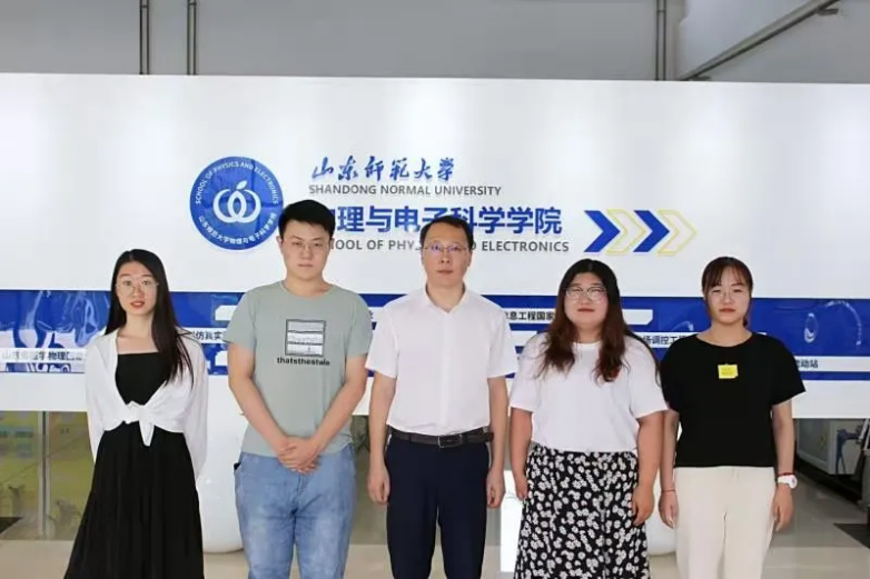 山东教授：留学7载归国，讲授晦涩“天书”，驻外大使曾为他颁奖