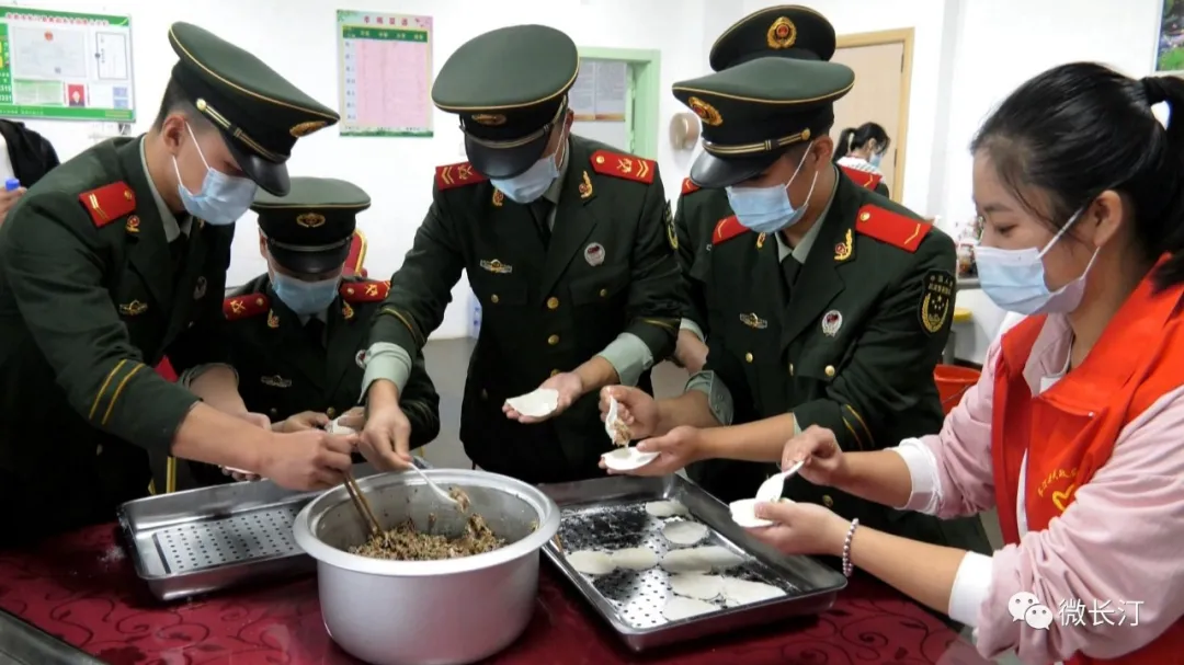 长汀县民政局、武警长汀中队开展慰问老人活动