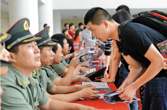 征兵要求迎来调整，这几种情况政审或无法顺利通过，成绩好也白搭