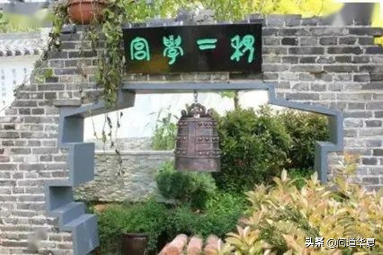 世界最早的官办高校，教学内容不是六艺，是百家争鸣的策源地