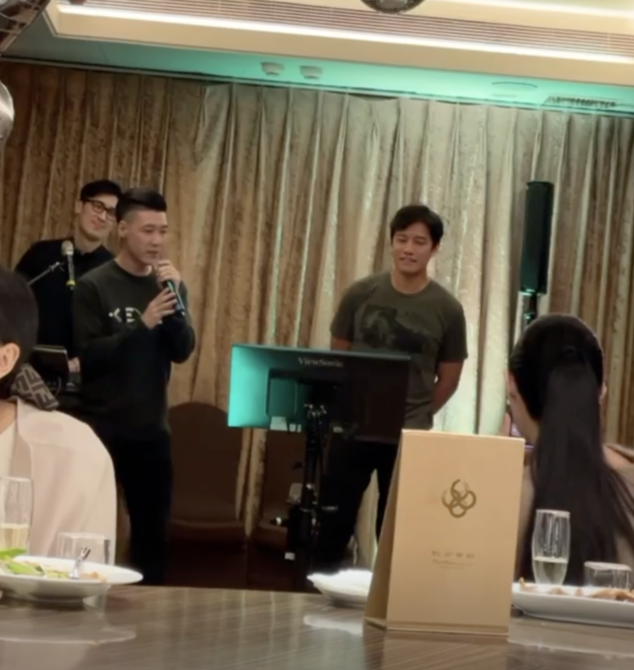 陈乔恩携男友聚会，腰粗腿壮呈现幸福肥，靠在艾伦身前很甜蜜